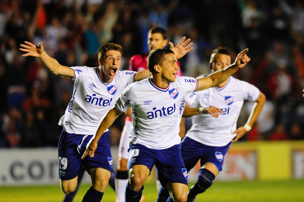 El eterno femenino de una imaginativa pintora