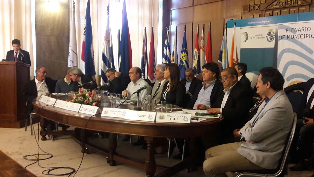 El eterno femenino de una imaginativa pintora