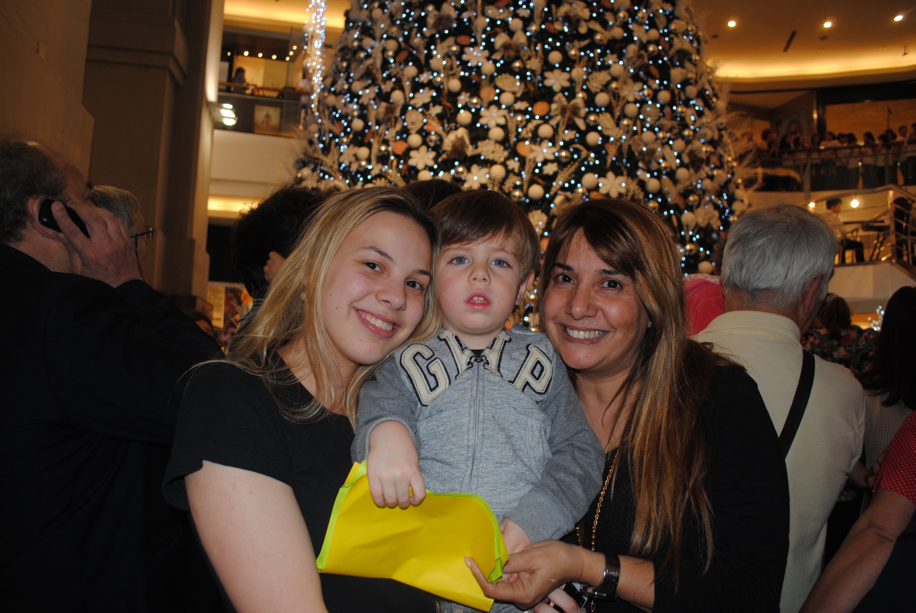 Clara Luciano, Benjamín D’elia, Sofía de Armas.