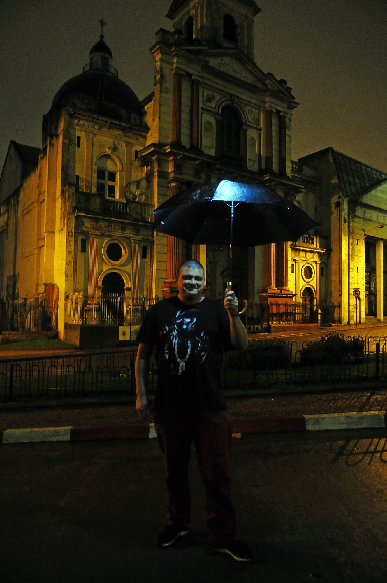 El eterno femenino de una imaginativa pintora