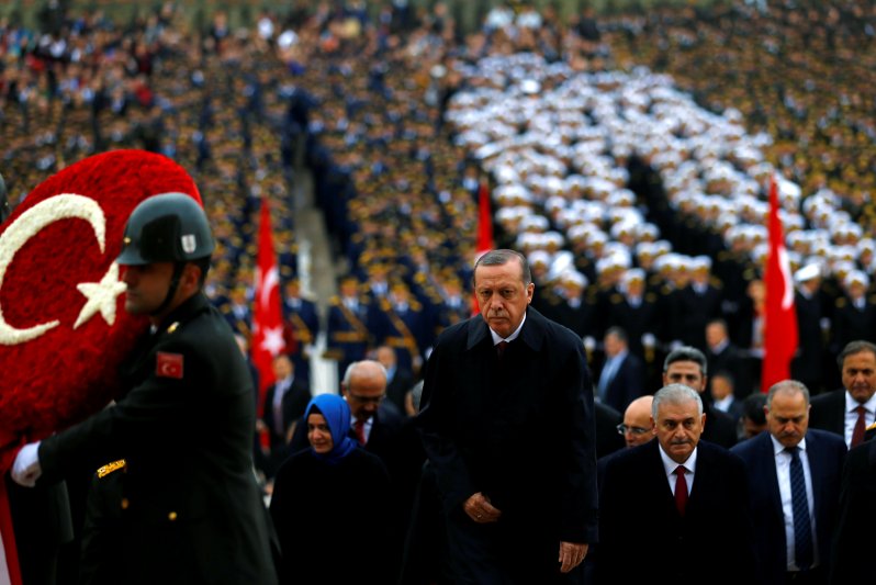 El eterno femenino de una imaginativa pintora