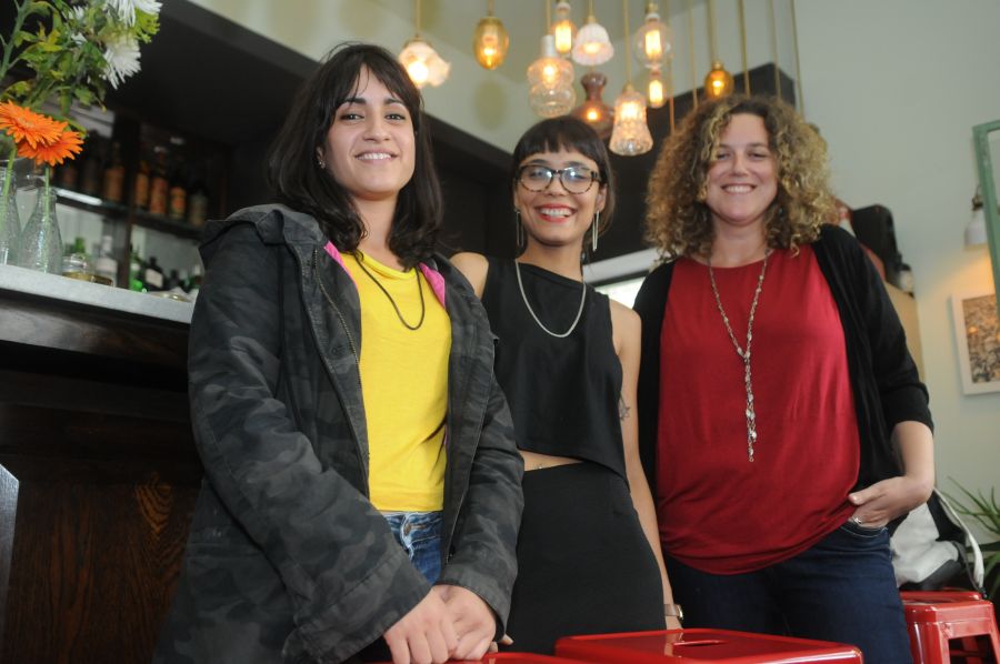 El eterno femenino de una imaginativa pintora