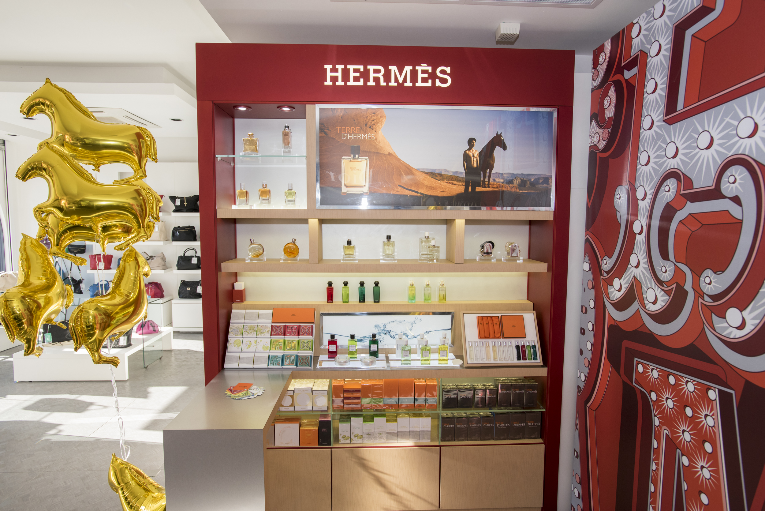 El eterno femenino de una imaginativa pintora