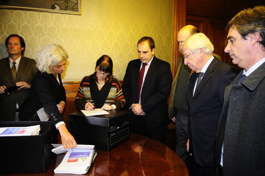 El eterno femenino de una imaginativa pintora