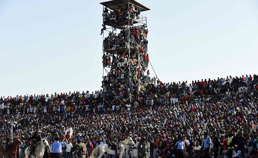 El partido entre Nigeria y Egipto con más de 15 mil hinchas más de la capacidad del estadio. Foto: AFP