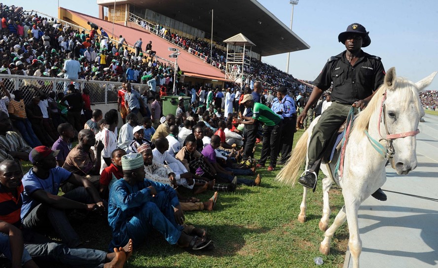 El partido entre Nigeria y Egipto con más de 15 mil hinchas más de la capacidad del estadio. Foto: AFP