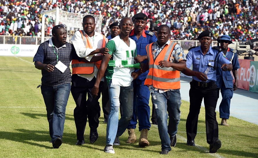 El partido entre Nigeria y Egipto con más de 15 mil hinchas más de la capacidad del estadio. Foto: AFP