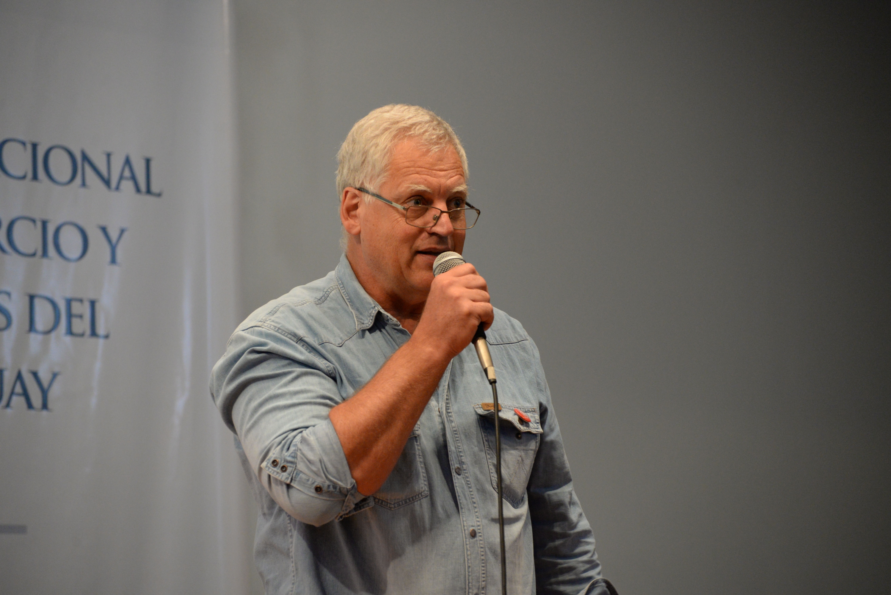 El eterno femenino de una imaginativa pintora