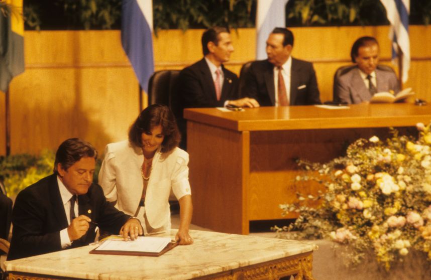 El eterno femenino de una imaginativa pintora