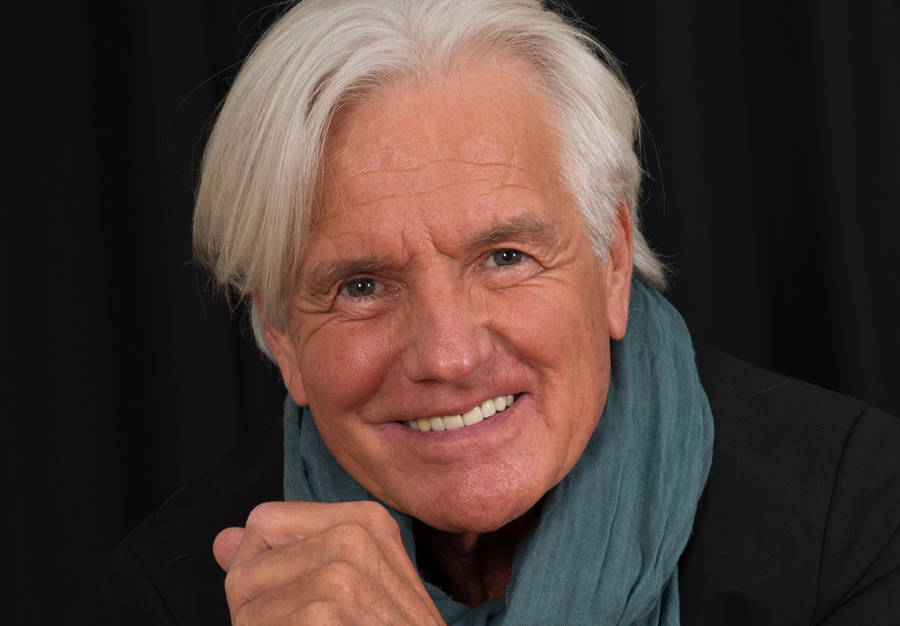 El eterno femenino de una imaginativa pintora