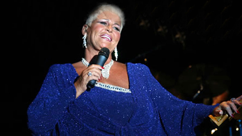 El eterno femenino de una imaginativa pintora