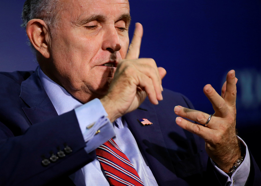 El eterno femenino de una imaginativa pintora