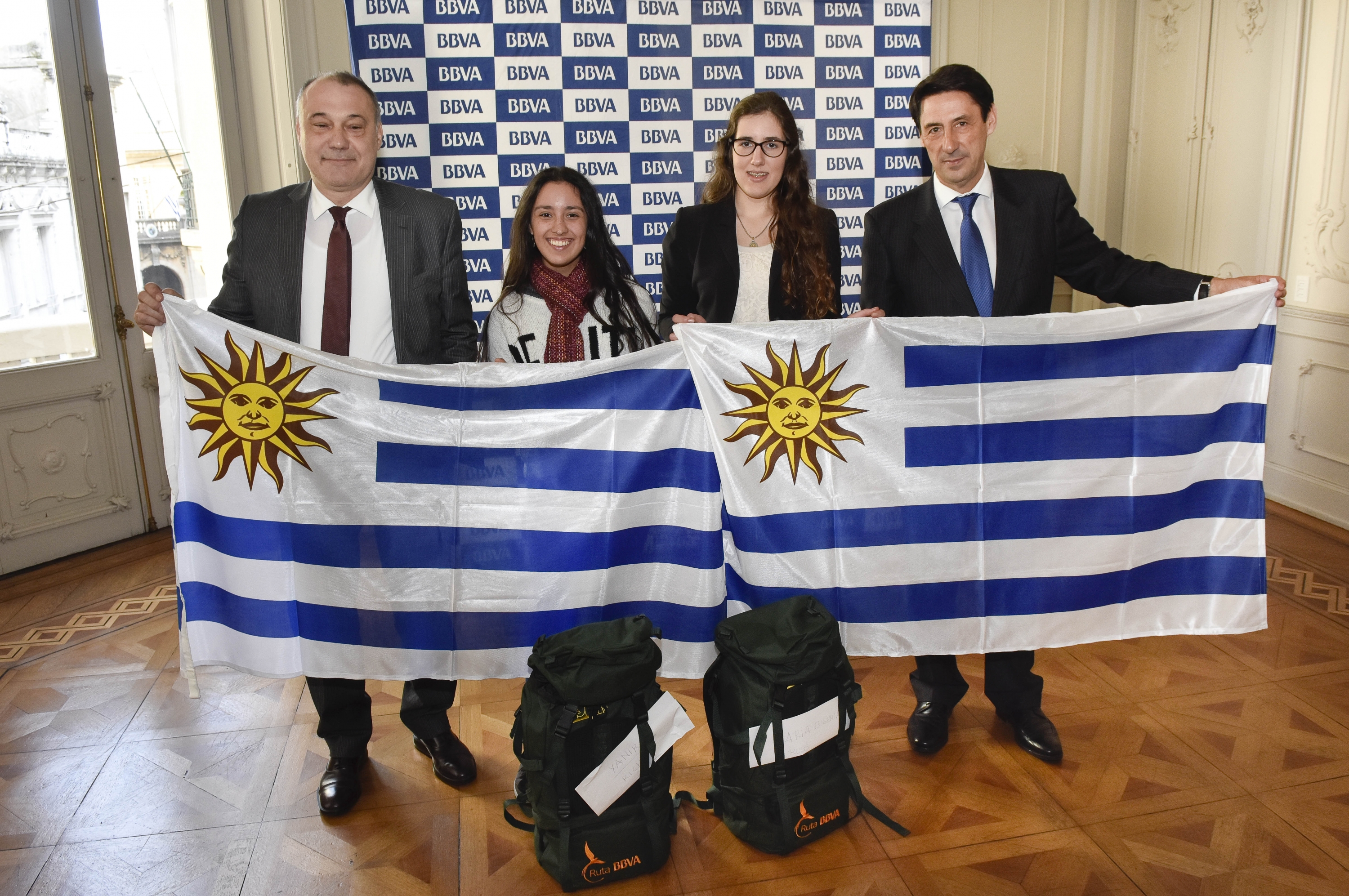 El eterno femenino de una imaginativa pintora