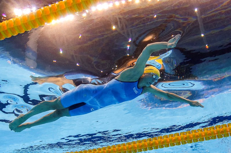 El eterno femenino de una imaginativa pintora