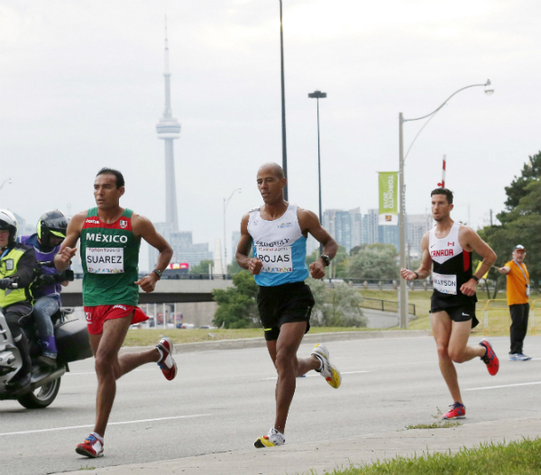 Aguelmis Rojas (al centro) competirá en maratón.