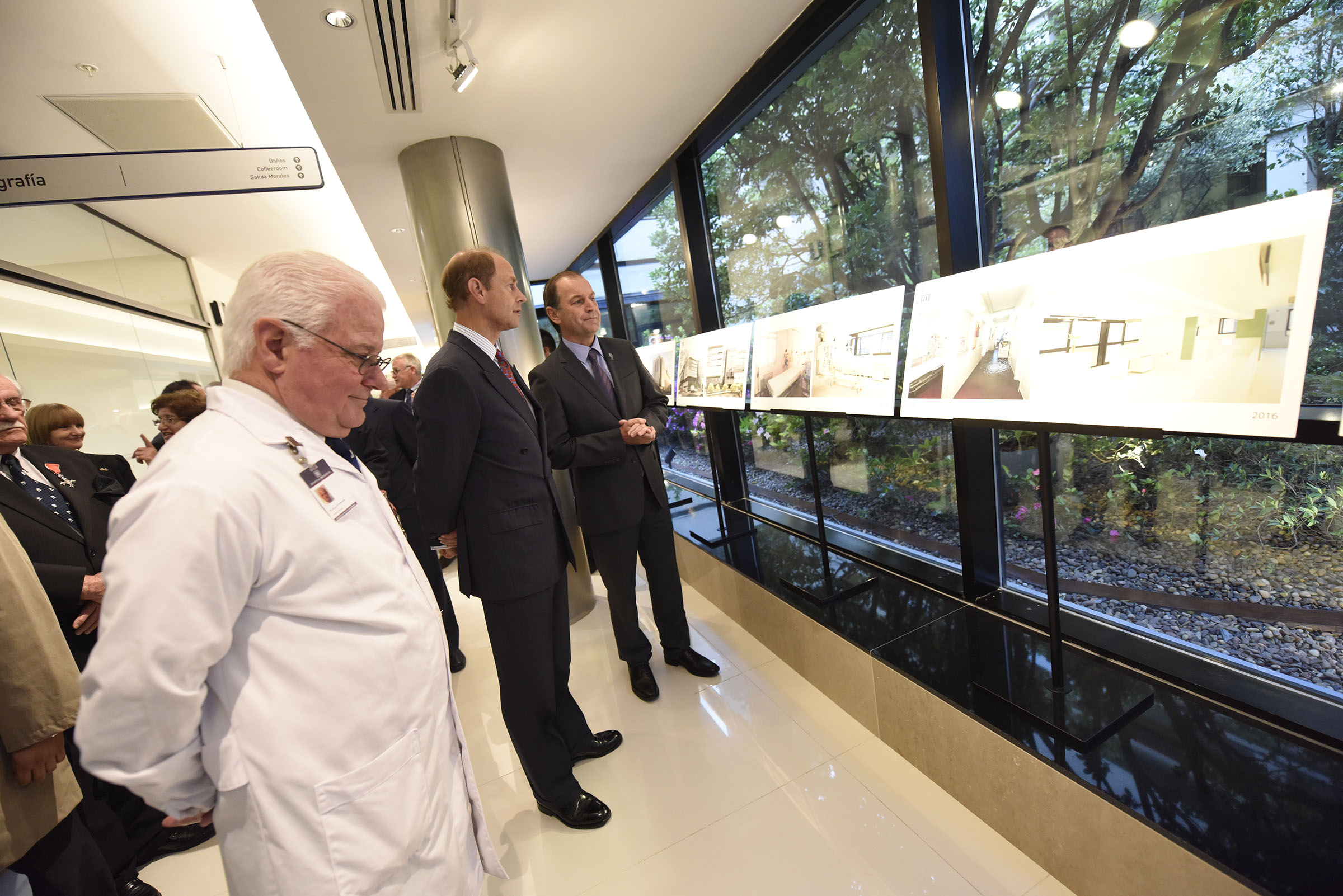 El eterno femenino de una imaginativa pintora