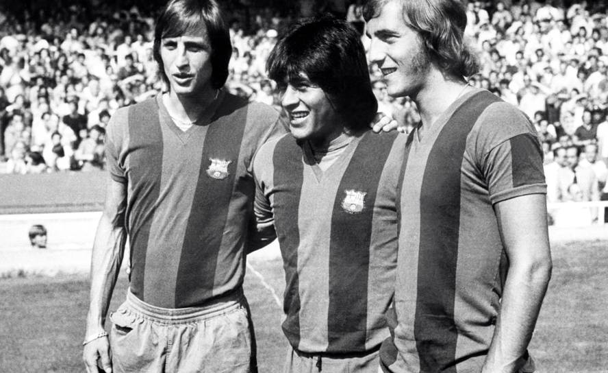 Cruyff, su compatriota Johan Neeskens y el peruano Hugo Sotil en el Barcelona de 1974. Foto: AFP.