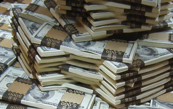 El eterno femenino de una imaginativa pintora