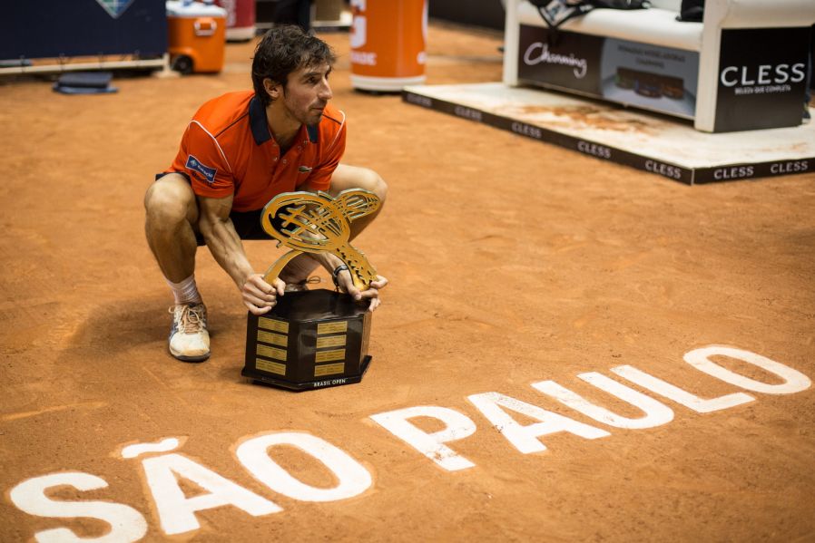 El eterno femenino de una imaginativa pintora