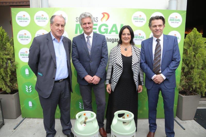 El eterno femenino de una imaginativa pintora