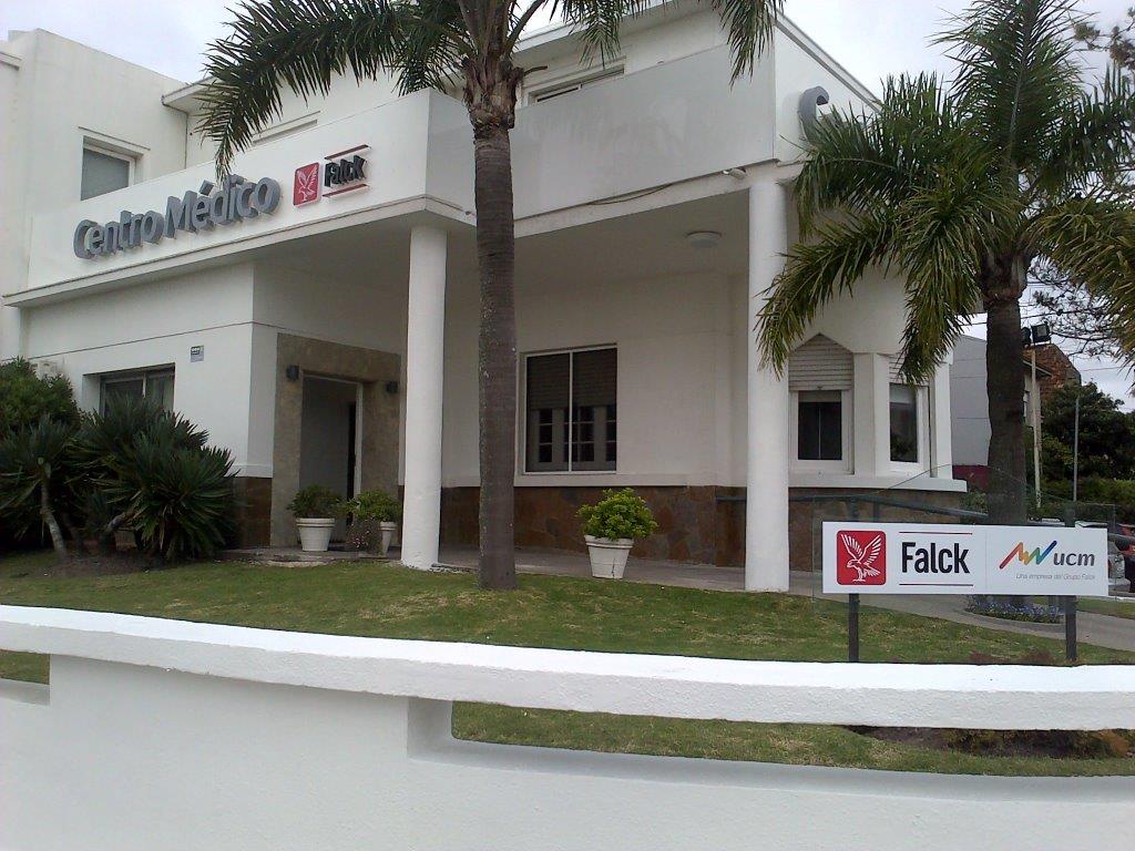 El eterno femenino de una imaginativa pintora