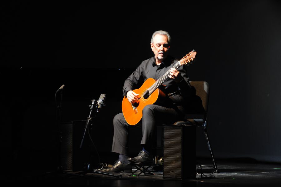 El eterno femenino de una imaginativa pintora