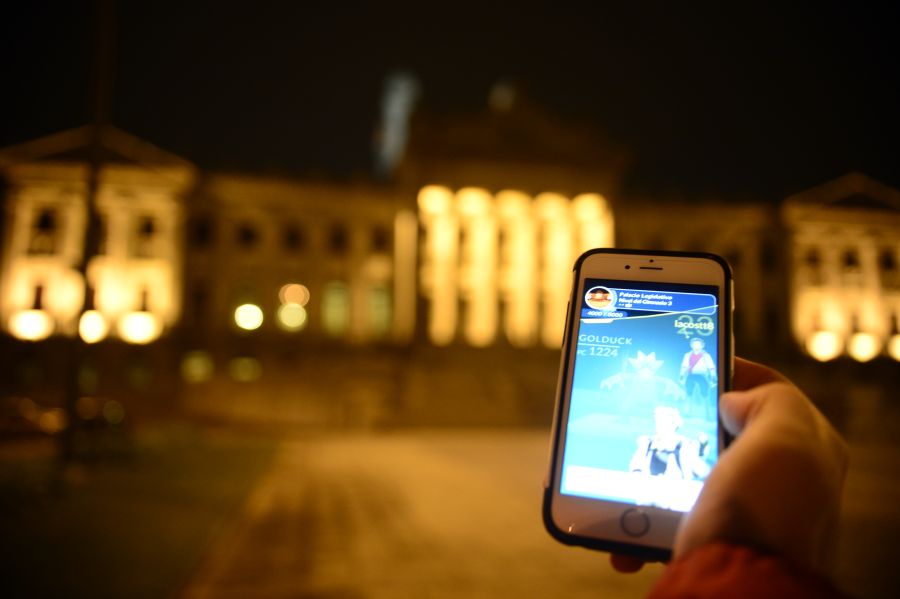 El eterno femenino de una imaginativa pintora