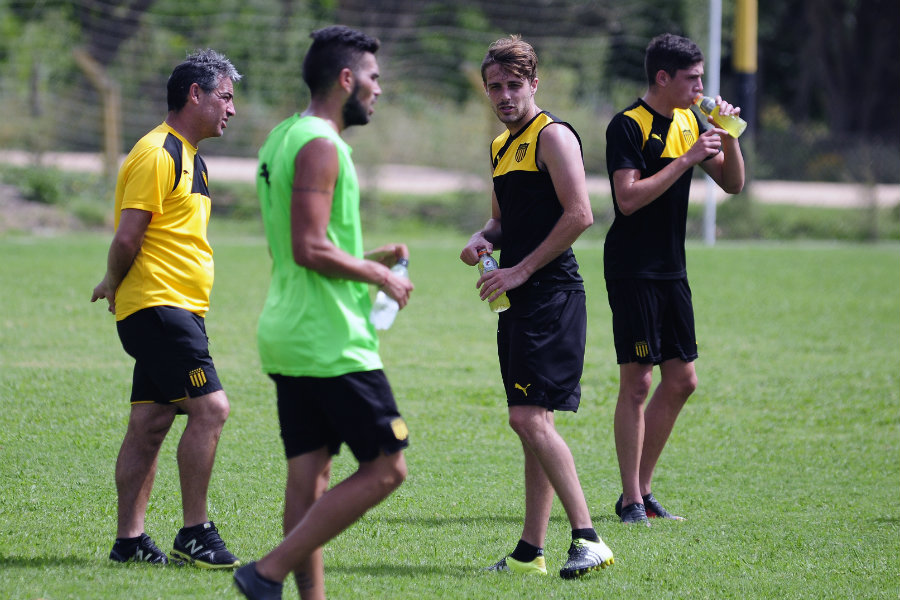 El eterno femenino de una imaginativa pintora