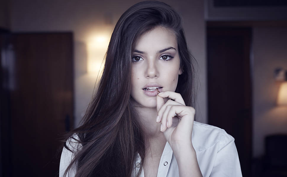 El eterno femenino de una imaginativa pintora