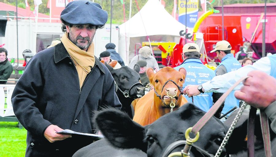 El eterno femenino de una imaginativa pintora