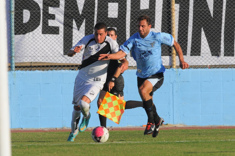 El lateral se fue a España