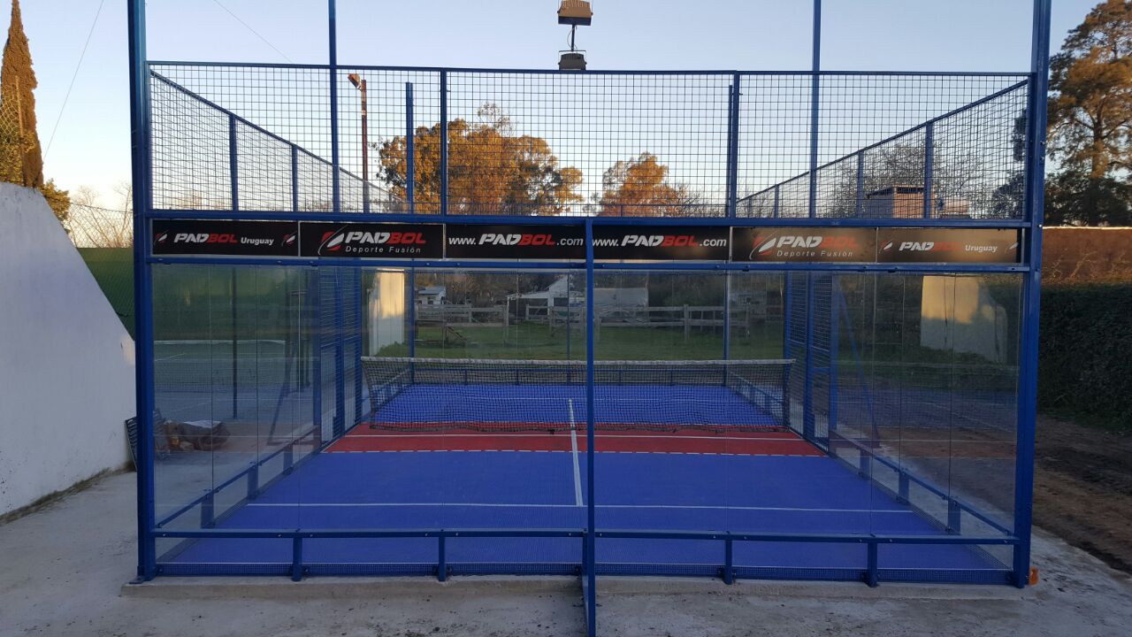 El eterno femenino de una imaginativa pintora