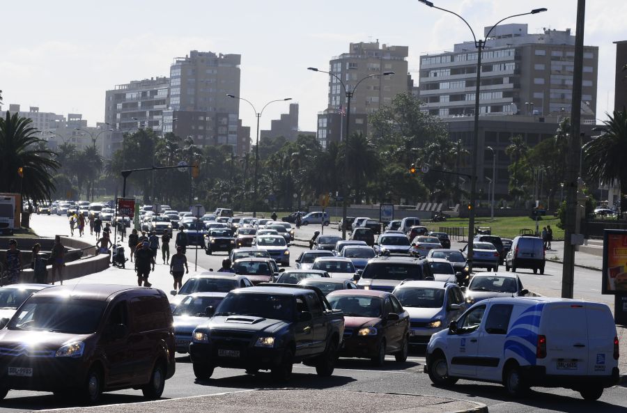 El eterno femenino de una imaginativa pintora