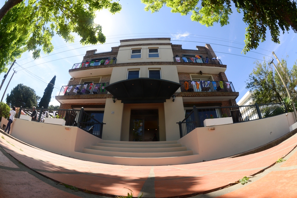 El eterno femenino de una imaginativa pintora