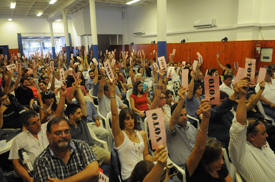 El eterno femenino de una imaginativa pintora