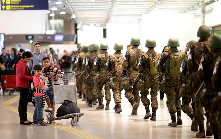 Los retrasos en embarques llegaron a ser de dos horas. Foto: Reuters