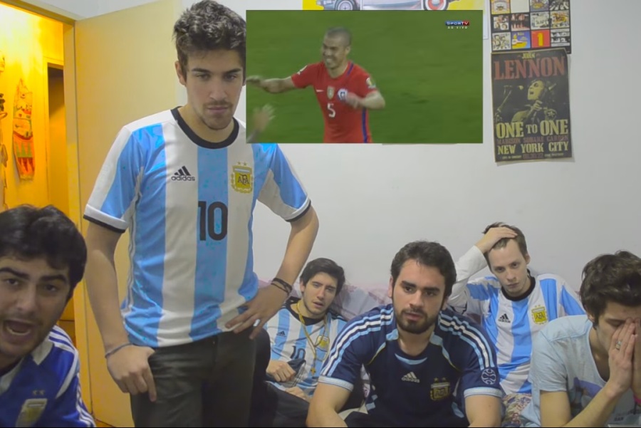 Hinchas argentinos durante los penales. Foto: Captura de video