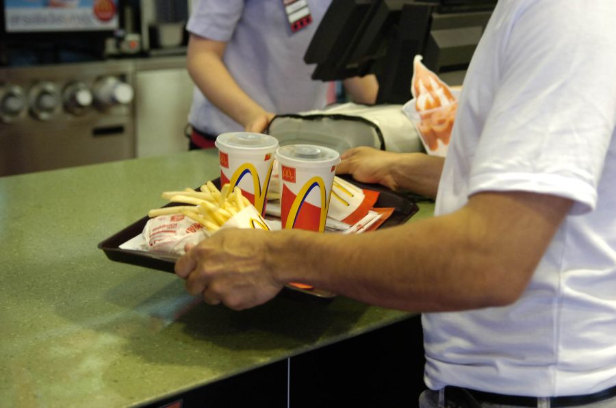 El eterno femenino de una imaginativa pintora