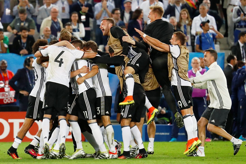 Alemania festeja tras ganar a Italia en los penales. Foto: Reuters.