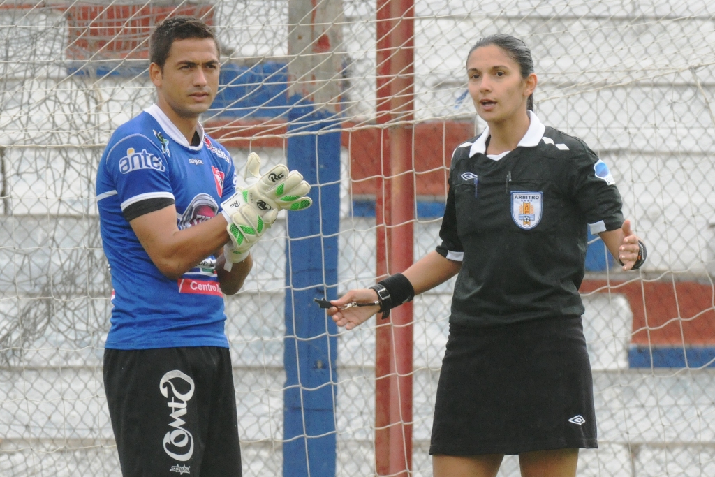 El eterno femenino de una imaginativa pintora