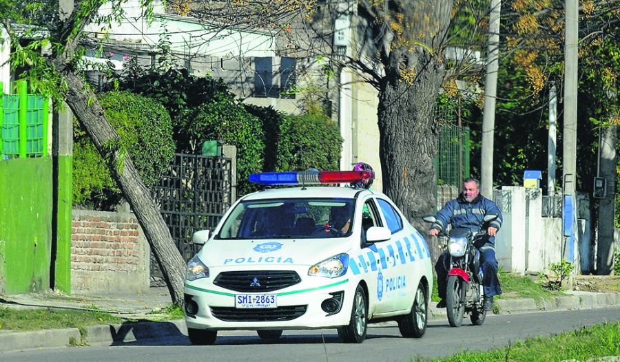 El eterno femenino de una imaginativa pintora