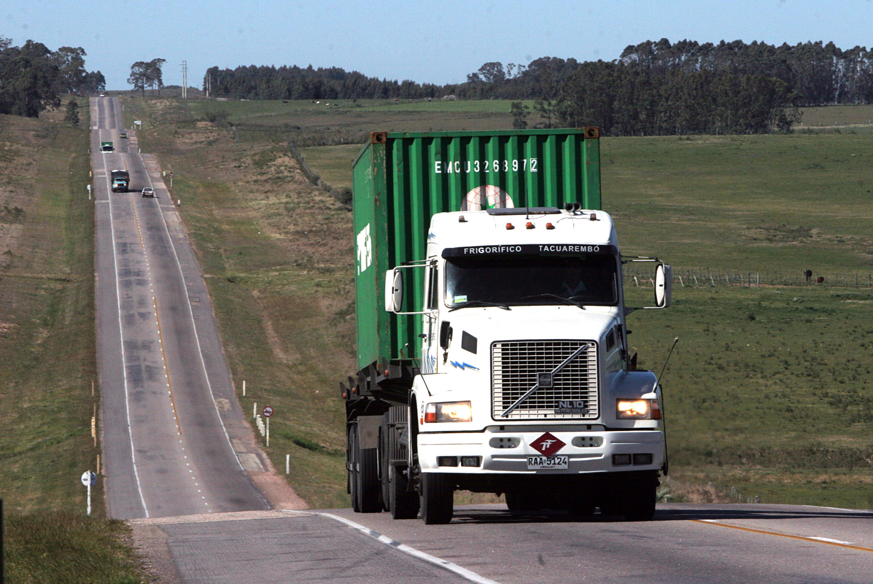 El eterno femenino de una imaginativa pintora