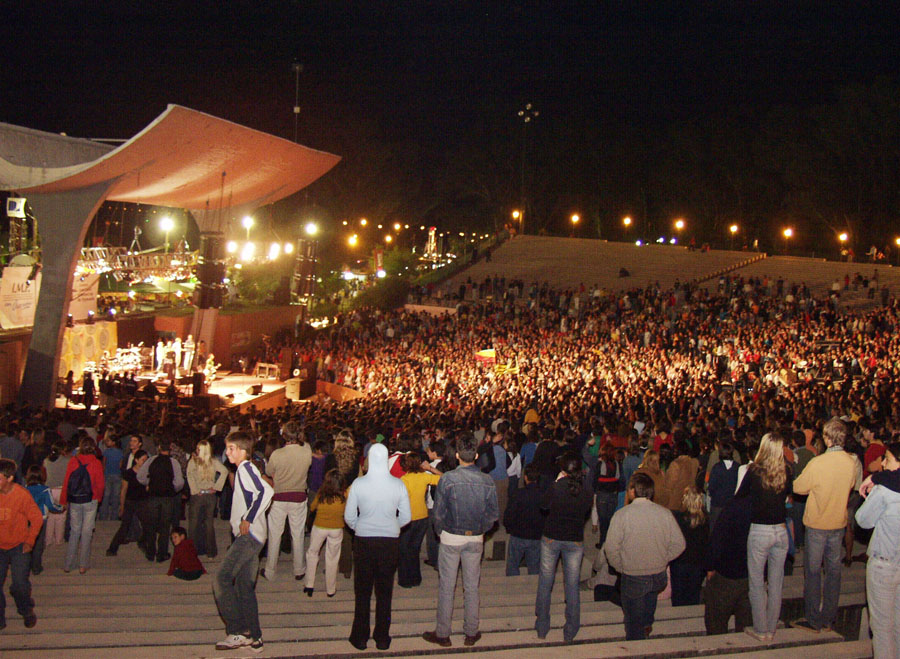 El eterno femenino de una imaginativa pintora
