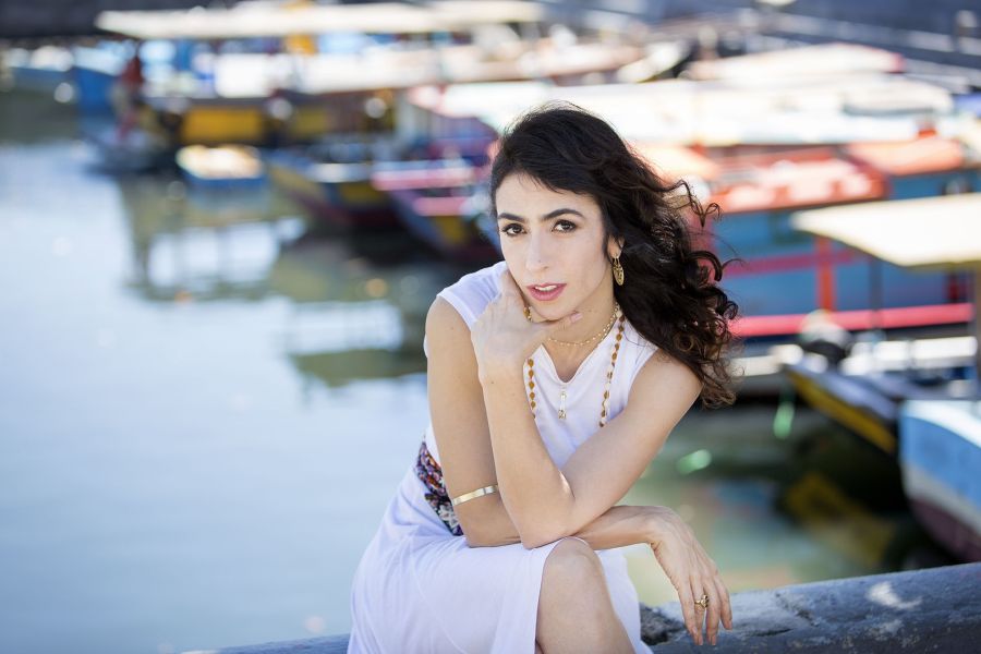 El eterno femenino de una imaginativa pintora