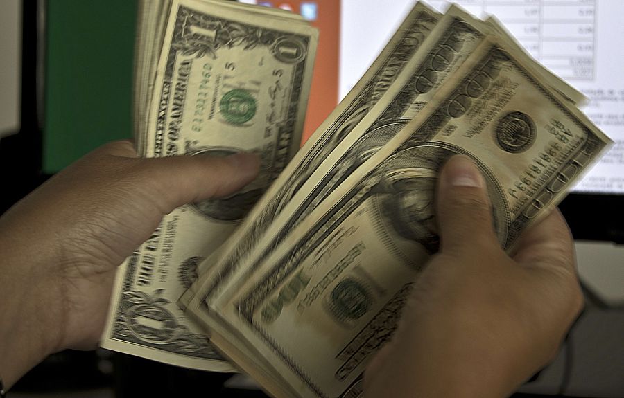 El eterno femenino de una imaginativa pintora