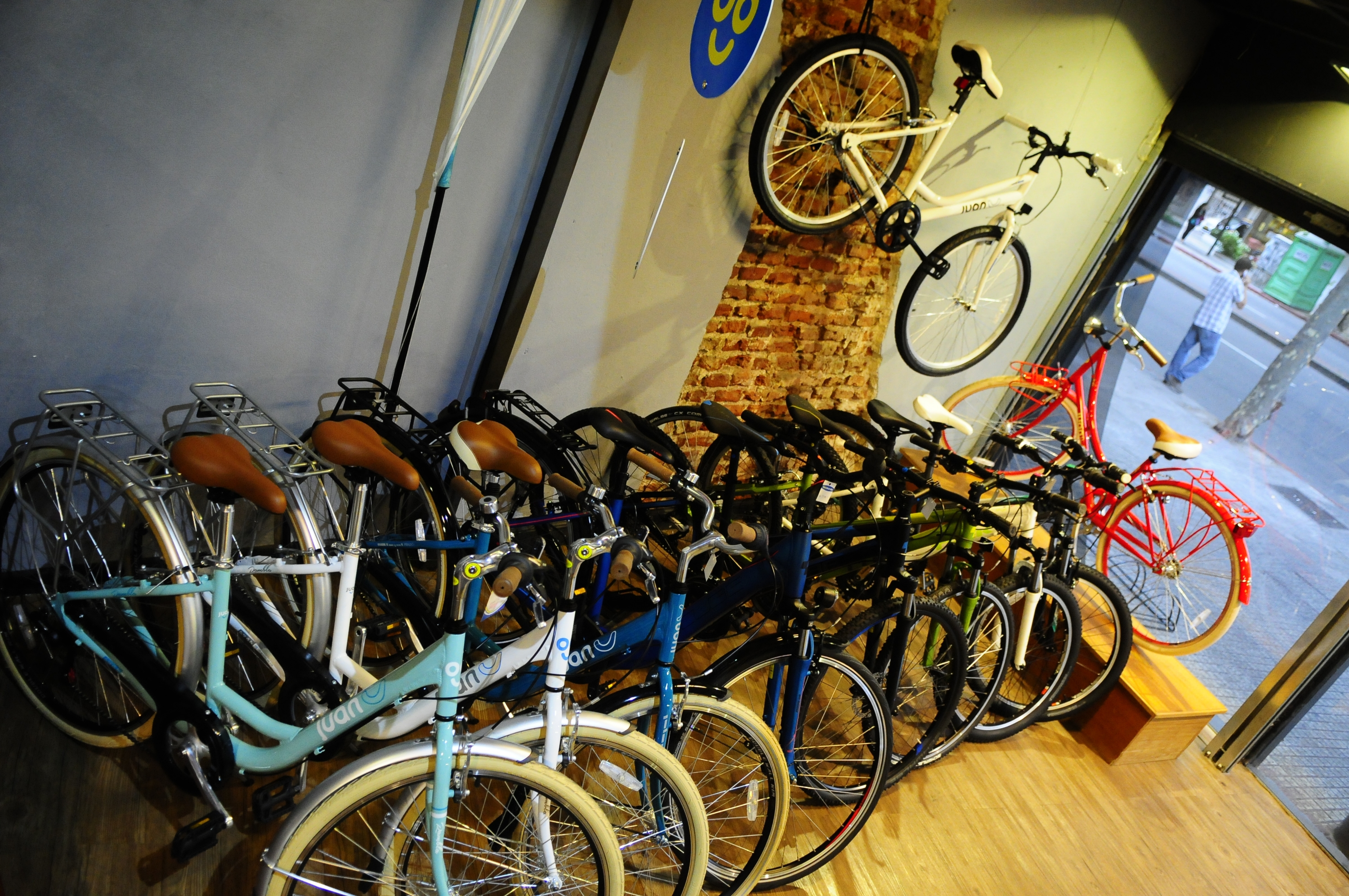 El eterno femenino de una imaginativa pintora