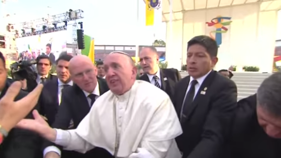 El papa Francisco enojado en México. Foto: Captura de video