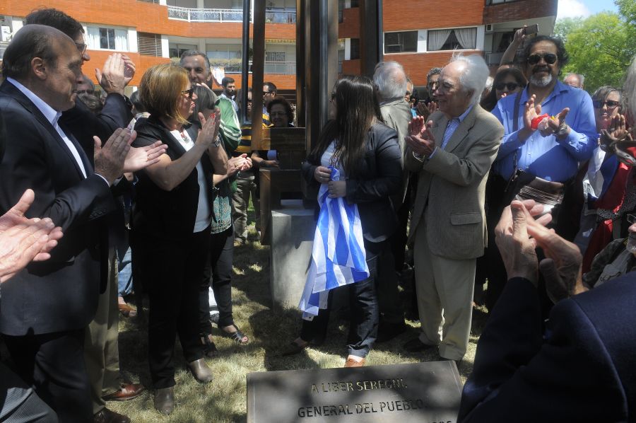 El eterno femenino de una imaginativa pintora