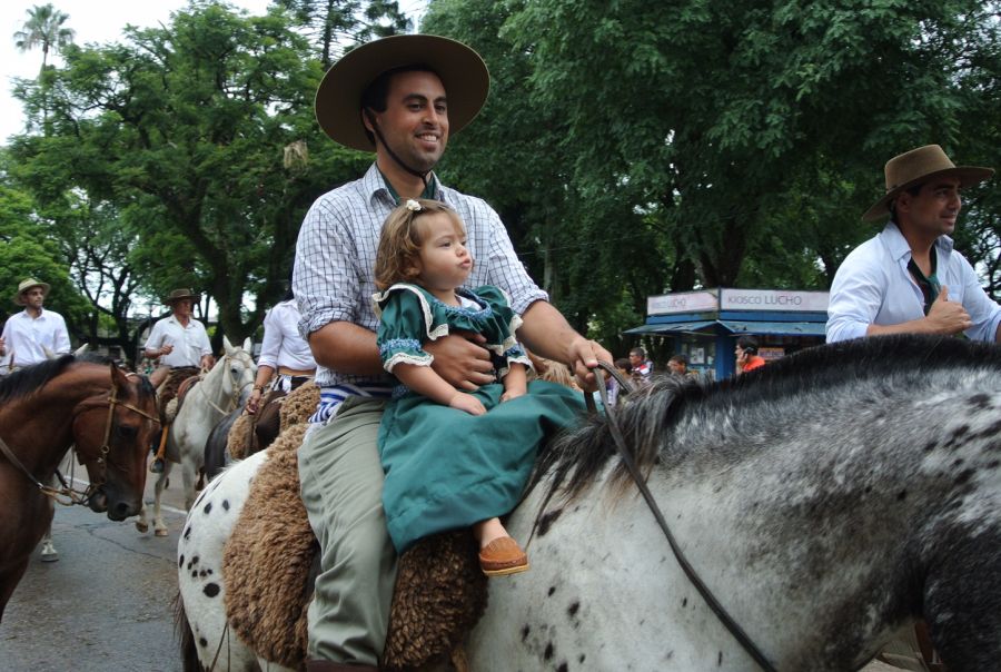El eterno femenino de una imaginativa pintora