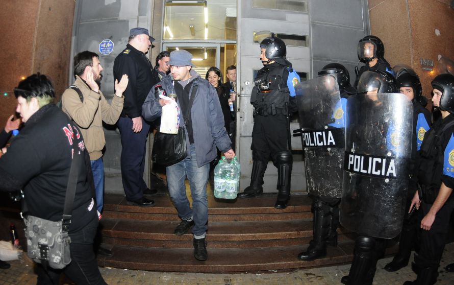 El eterno femenino de una imaginativa pintora